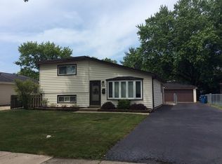 42 N Adams Dr, Addison, IL 60101