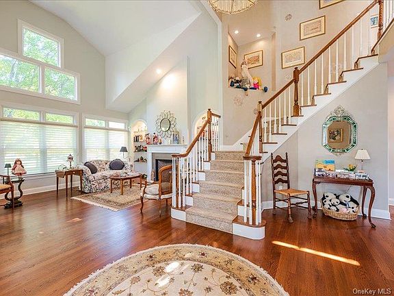 2nd image of 38 Fieldstone Lane