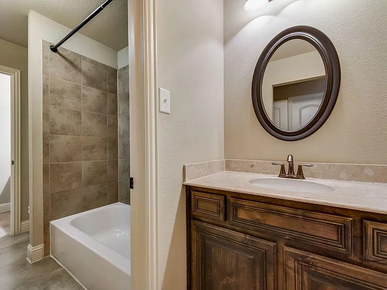 8408 La Fontaine Dr — Photo 9