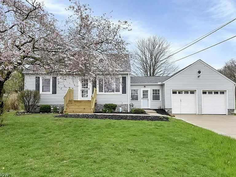 33381 Detroit Rd — Photo 1