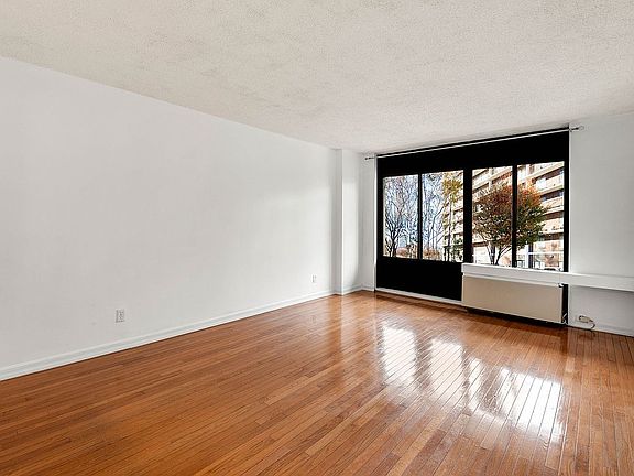 2nd image of 25-40 Shore Blvd #1I
