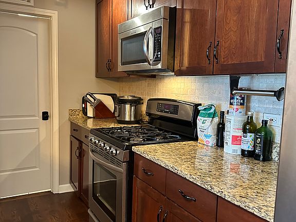 3rd image of 680 N Green St APT 611
