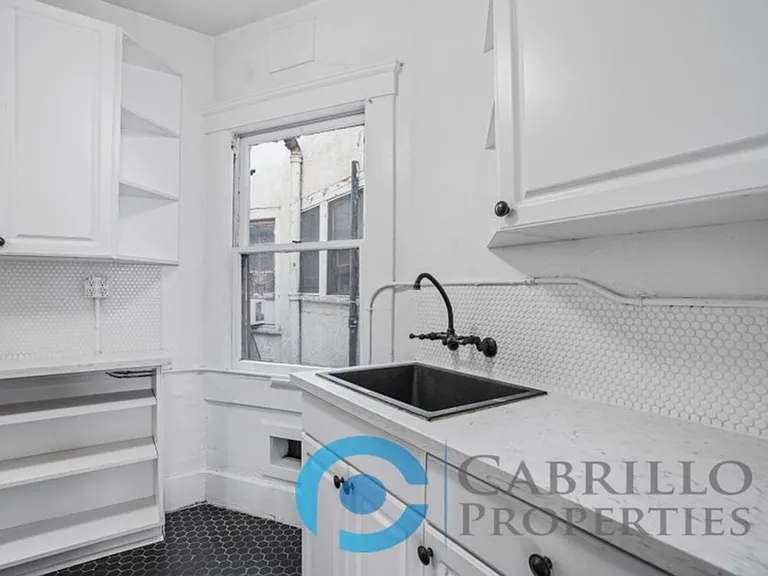Casa Blanca Apartments — Photo 25
