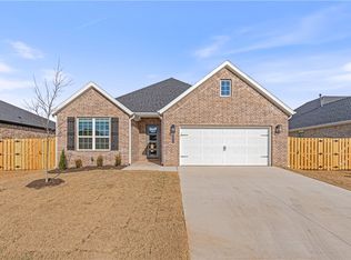 1912 Farmer St, Pea Ridge, AR 72751