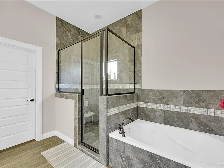 2410 Colvin Ave — Photo 18
