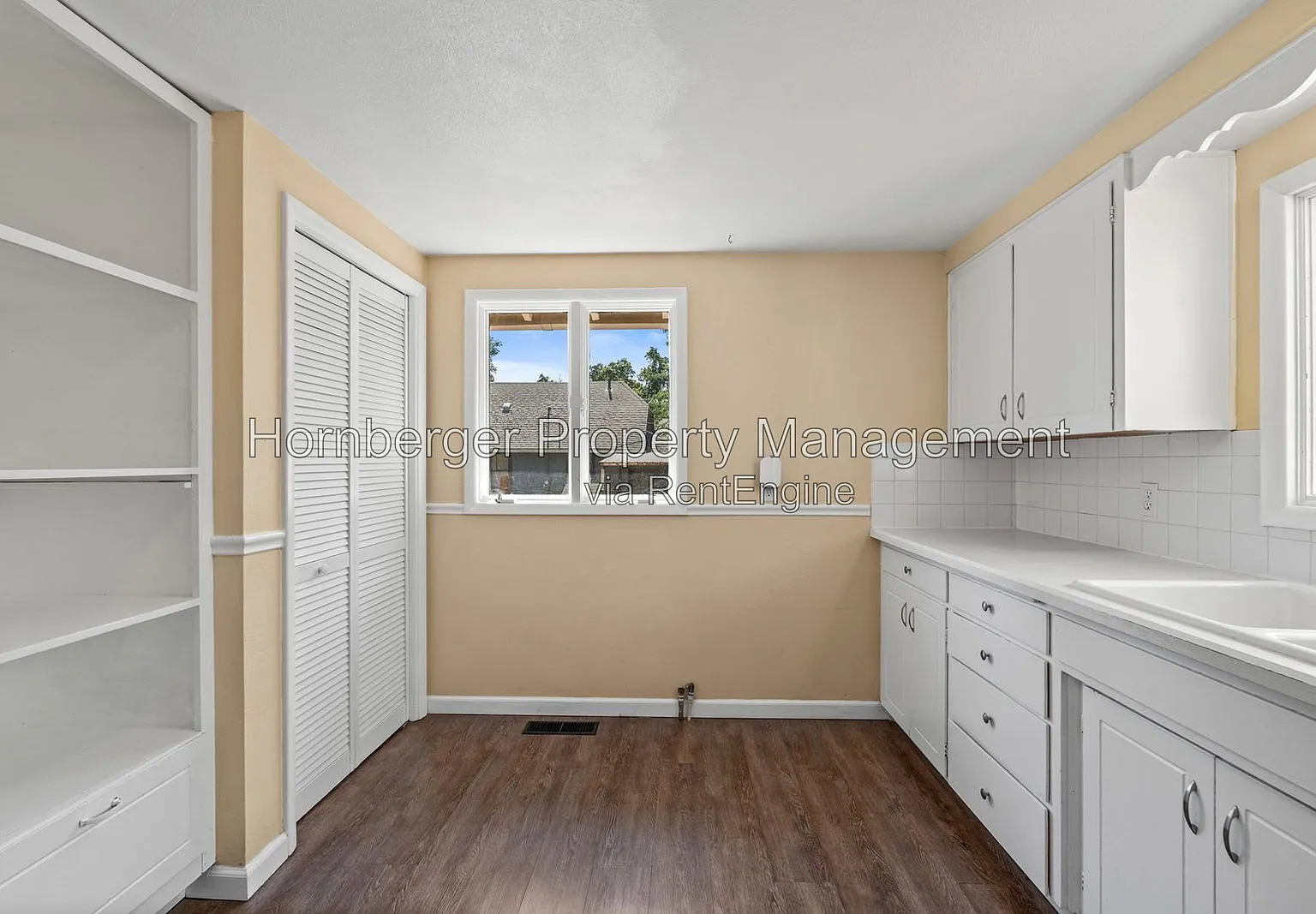 3 bed, 1.0 bath, 1400 sqft, $1,695 — Photo 2