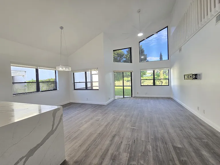 8598 Kimble Way — Photo 10
