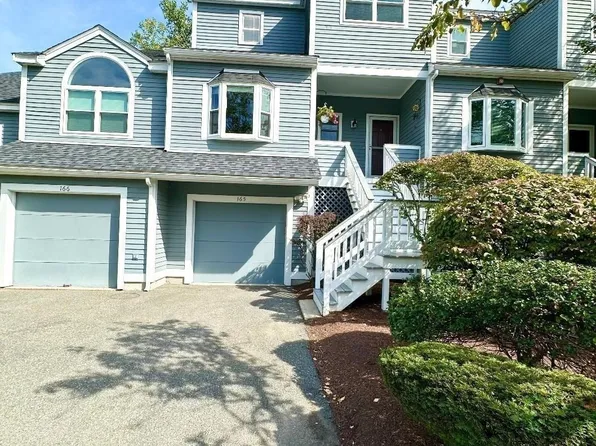 1200 Salem St APT 165, Lynnfield, MA 01940