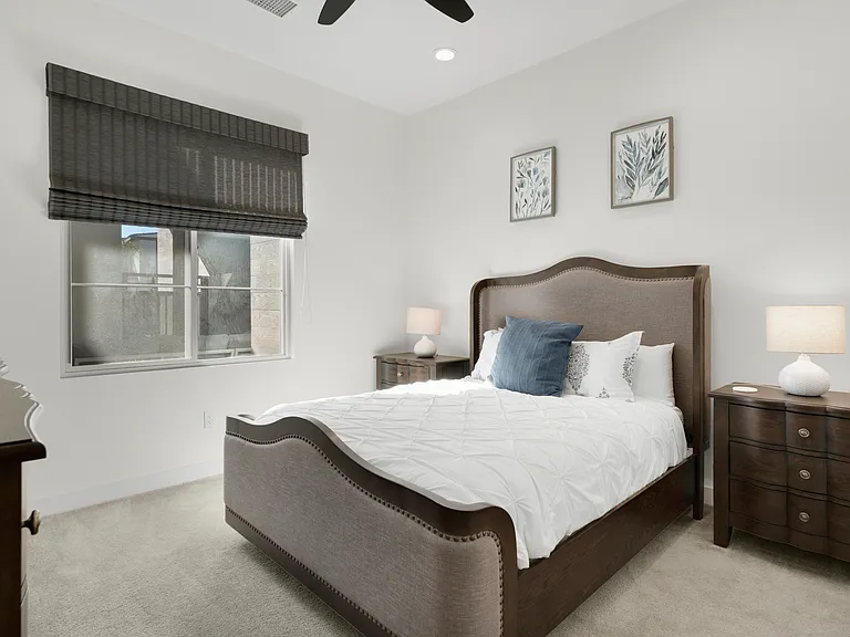2402 Retreat Cir — Photo 37