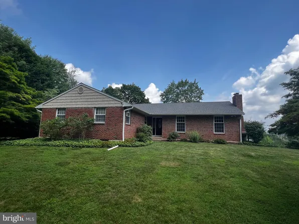 61 Fricks Lock Rd, Pottstown, PA 19465