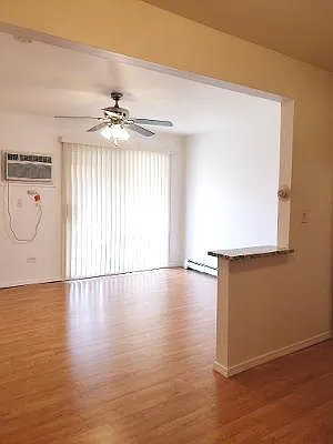 1 bed, 700 sqft, $1,300 — Photo 3
