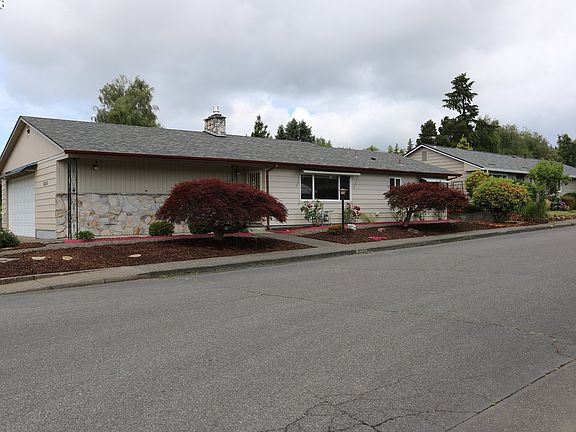 2nd image of 16055 SW Queen Victoria Pl