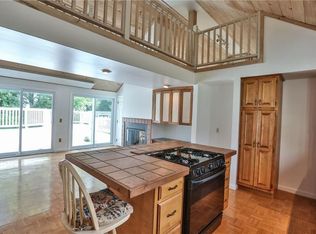 37 Wellington Dr, Rochester, NY 14623