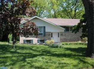 225 McCoy Ln, Leesport, PA 19533