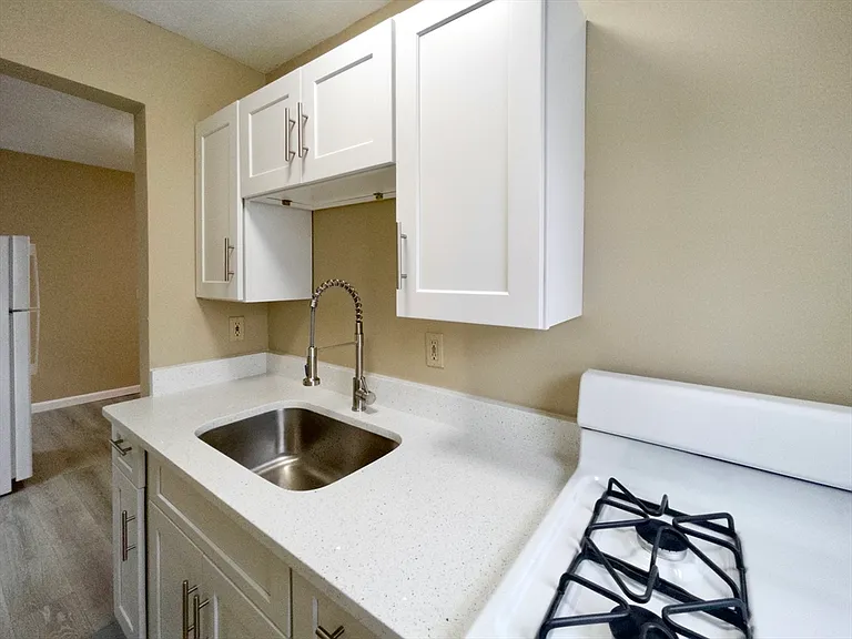 25 Oakland Ave #2R — Photo 2