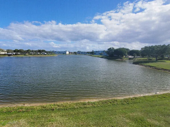 35 Somerset B, West Palm Beach, FL 33417