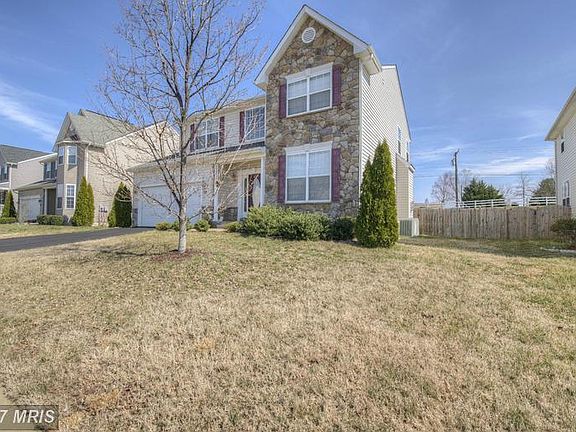 3rd image of 60 Sanctuary Ln