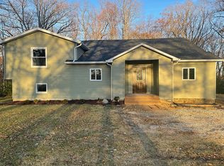 12864 N Country Club Rd, Effingham, IL 62401