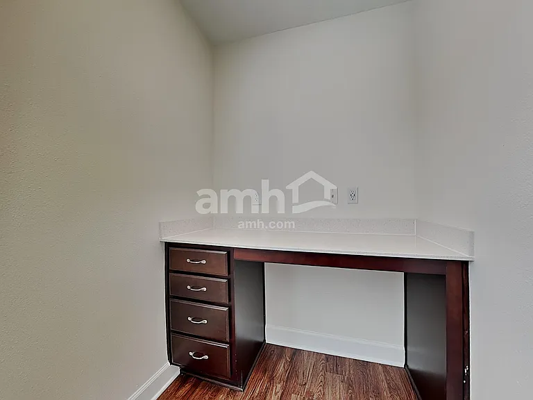 1045 Walden Pond Dr — Photo 11