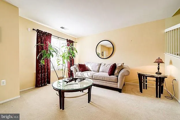 3 bed, 1.5 bath, 1264 sqft, $2,450 — Photo 4