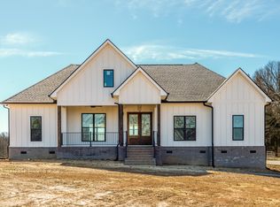 920 Steele Rd, Charlotte, TN 37036