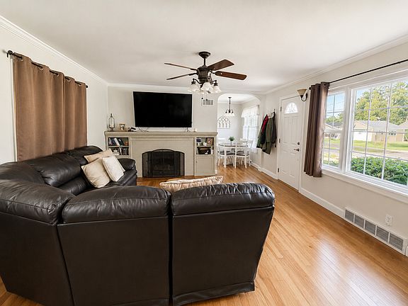 2nd image of 320 Anderson St