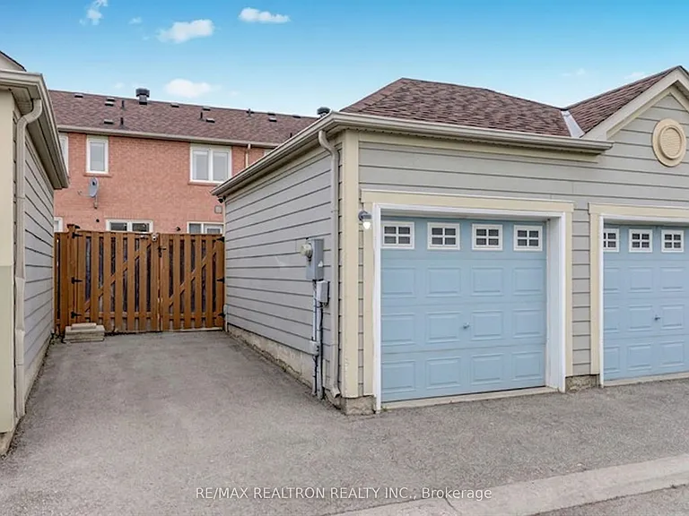 76 Gas Lamp Ln — Photo 15