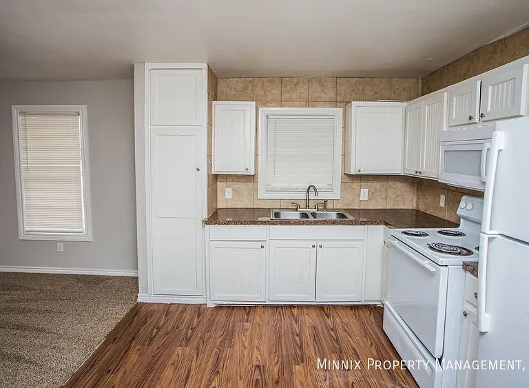 755 W Knox St #FS-1 — Photo 5