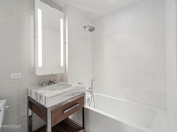 5th image of 389 E 89th St APT 11C
