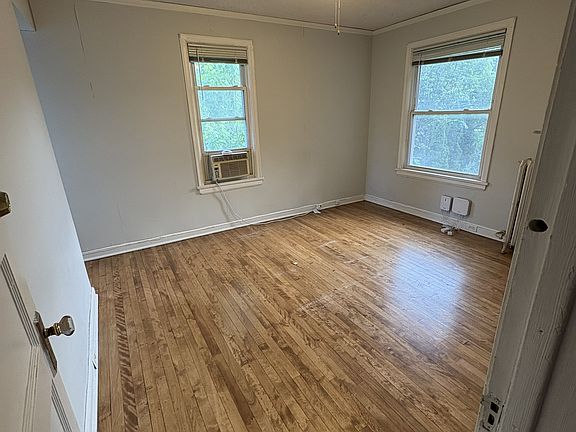 3rd image of 2710 Polk St NE #2