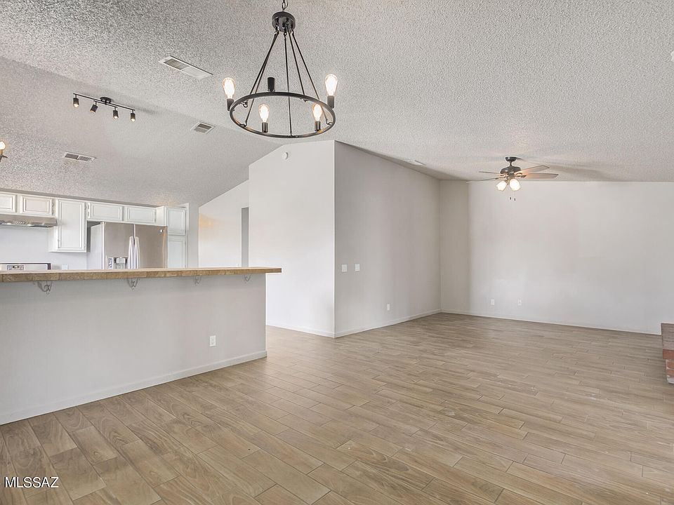 1st image of 1724 W Applecreek Pl