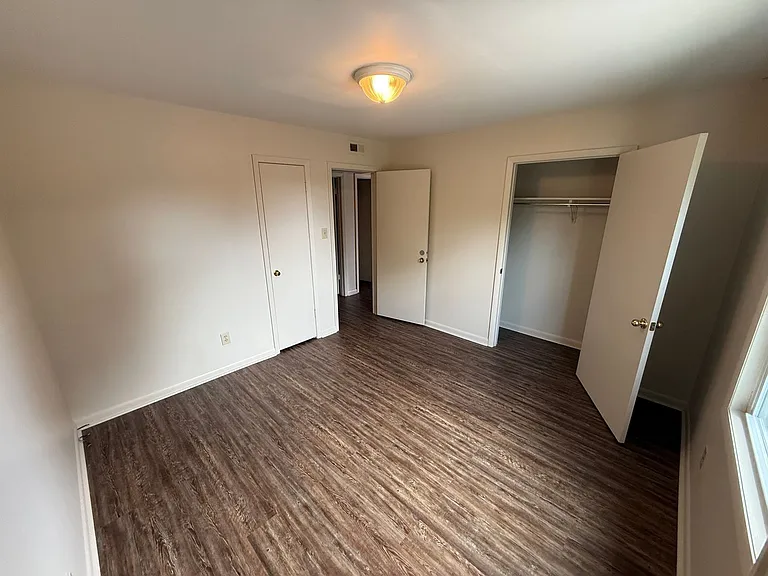 605 Adelle St SW — Photo 16