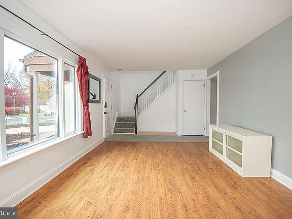 2nd image of 2113 Saint Francis St