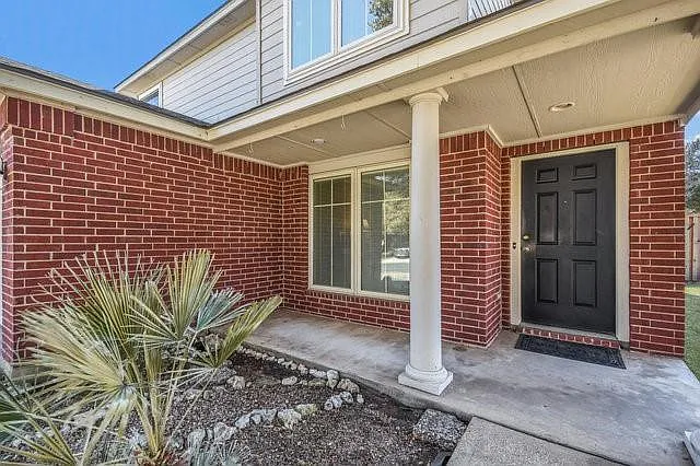 3 bed, 2.5 bath, 1905 sqft, $2,150 — Photo 2