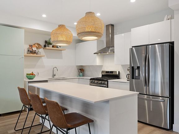 5th image of 623 Crown Isle Blvd #9
