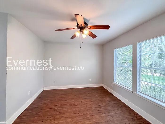 1043 Grassy View Dr — Photo 9