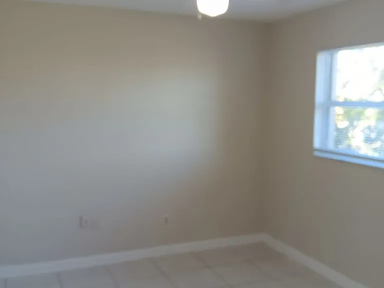 312 NE 11th Pl — Photo 13