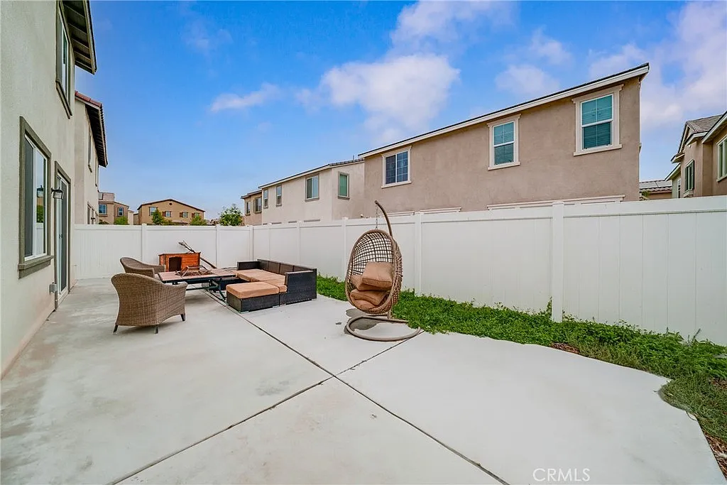 4 bed, 2.5 bath, 2182 sqft, $3,600 — Photo 4