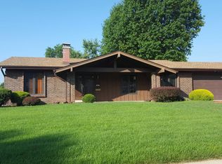 820 Lamplight Ln, Hazelwood, MO 63042