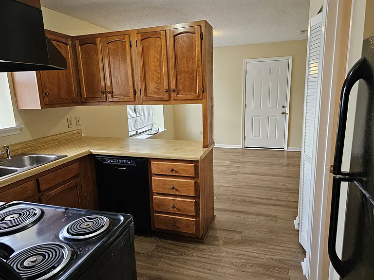 514 E Harden St #I — Photo 12