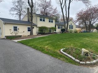 4 Evergreen Dr, Clinton, CT 06413