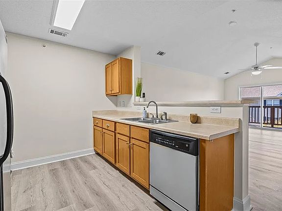 Kitchen with Breakfast Bar