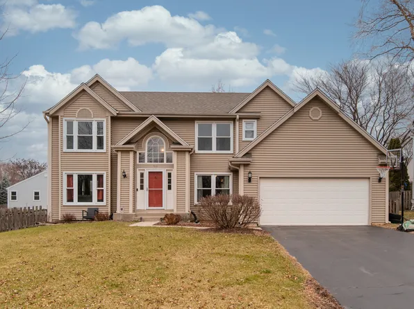 510 Longacre Ln, Island Lake, IL 60042