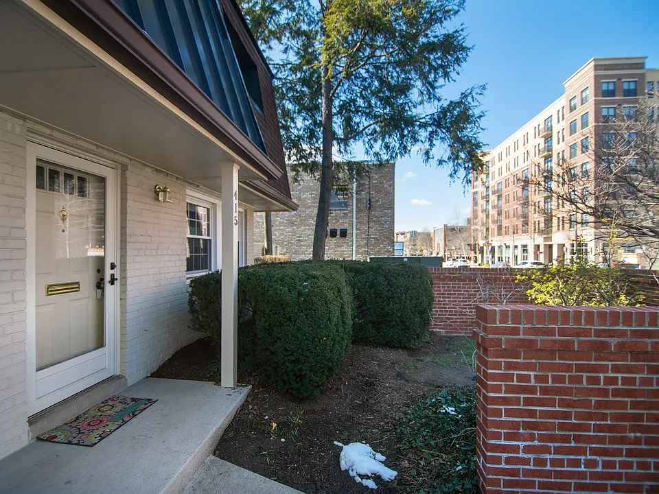 415 W Broad St