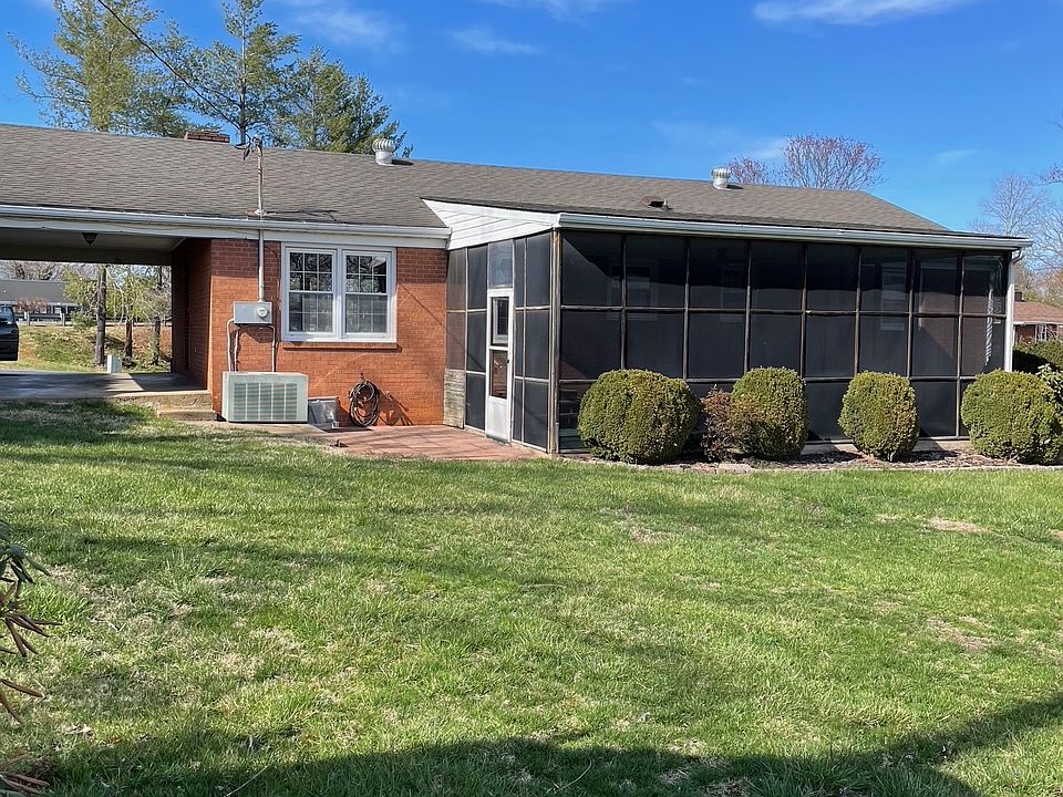 2nd image of 40 Maple Dr