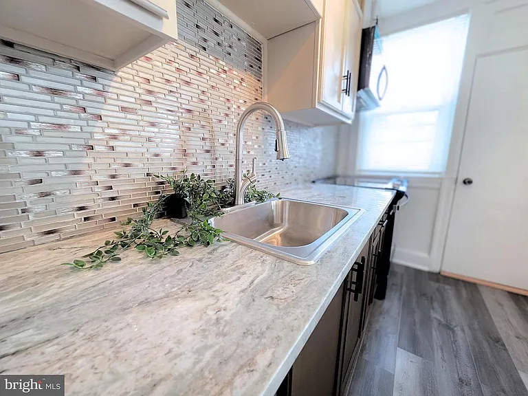 1108 E Stafford St — Photo 7
