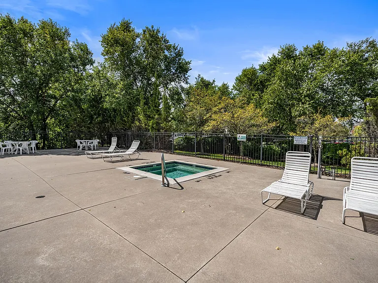 17200 Addington Dr — Photo 32
