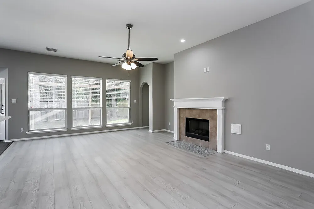 4 bed, 2.0 bath, 2094 sqft, $2,140 — Photo 4