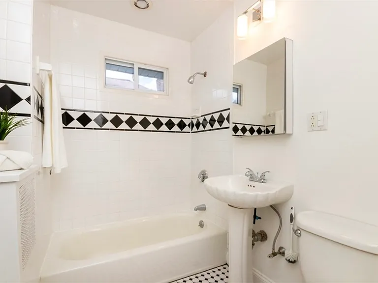 33 Pierce Ave #2 — Photo 12
