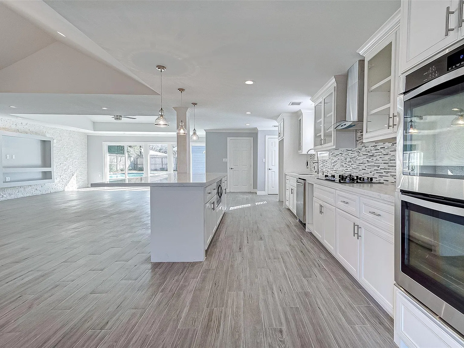 3 bed, 2.0 bath, 2032 sqft, $3,500 — Photo 4